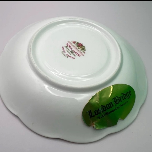 Royal Albert England Valeta Bone China Teacup & Saucer – Pink Floral - Picture 7 of 8